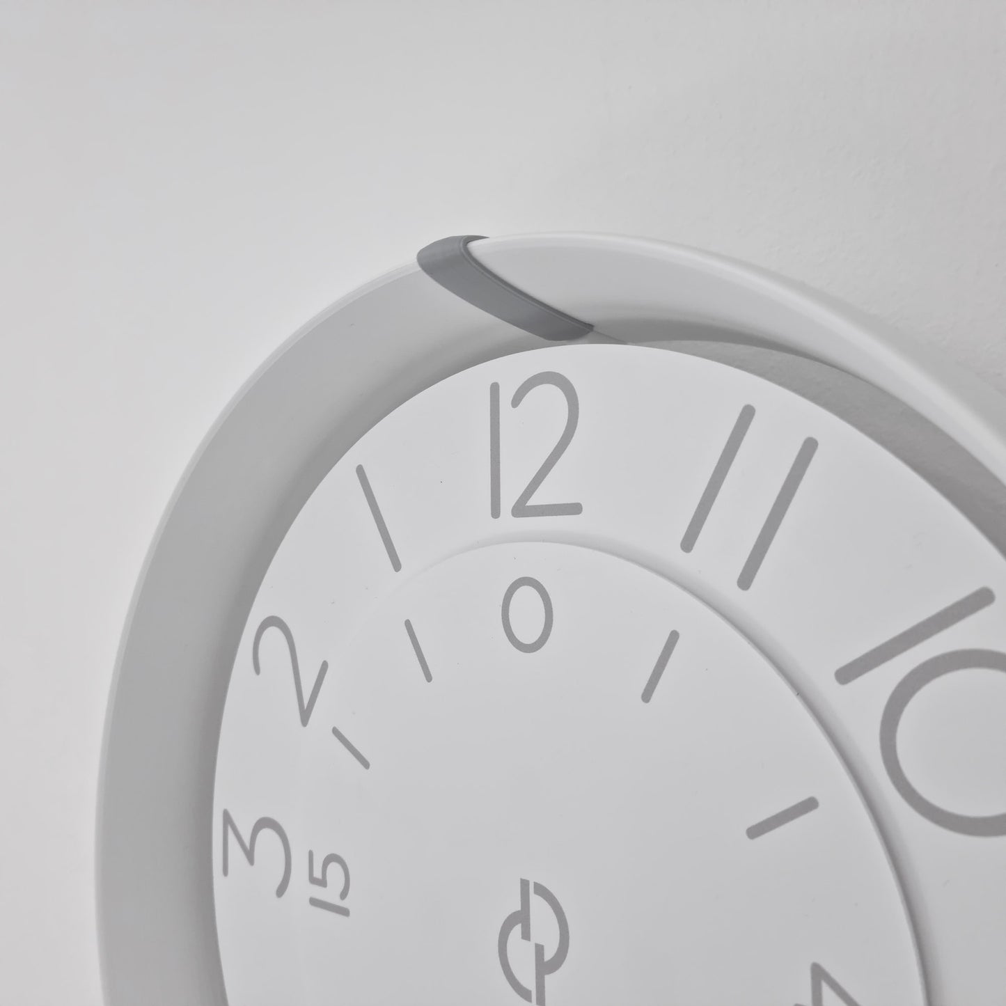 FLOW Medium White/Grey/White #3 Wall Clock